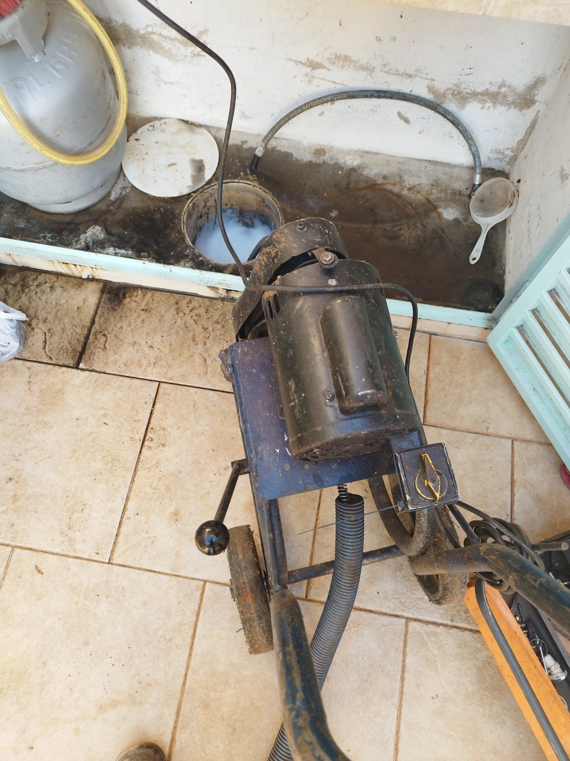 Limpeza de caixa de gordura em Maringá